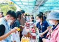 Một doanh nghiệp chi tiền tỉ tổ chức "Phiên chợ 0 đồng" cho công nhân- Ảnh 1.