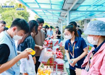 Một doanh nghiệp chi tiền tỉ tổ chức "Phiên chợ 0 đồng" cho công nhân- Ảnh 1.