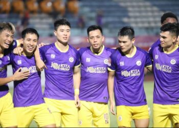 Văn Quyết (10) dày dạn kinh nghiệm và phong độ cực tốt trong màu áo CLB Hà Nội Ảnh: VFF