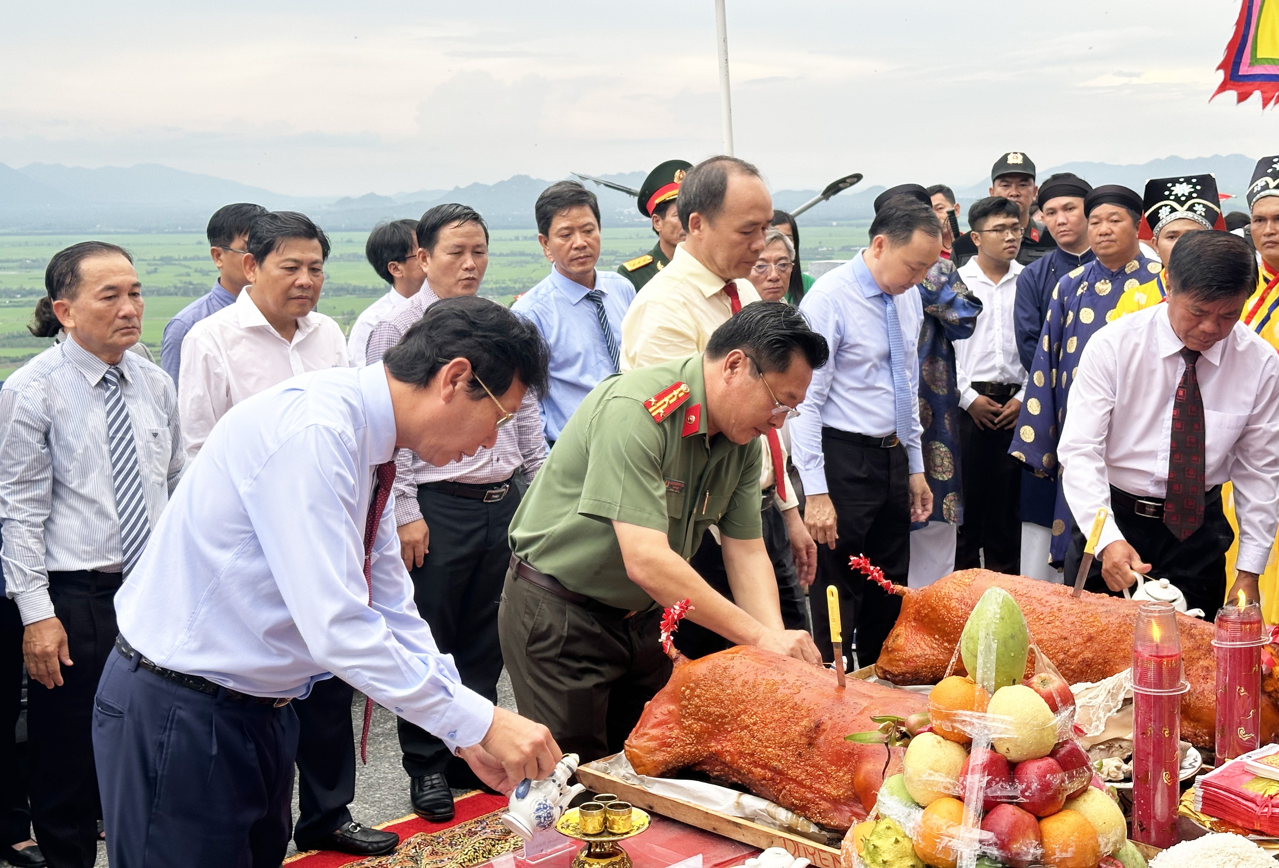 Độc đáo lễ phục hiện rước Bà Chúa xứ Núi Sam ở Châu Đốc- Ảnh 10.