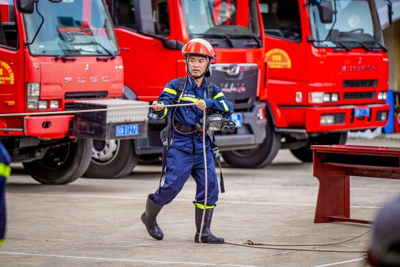 “Anh Cả” Tiến Luật nói về tình huống nghẹt thở, vượt qua nỗi sợ độ cao trong “Chiến sĩ quả cảm”