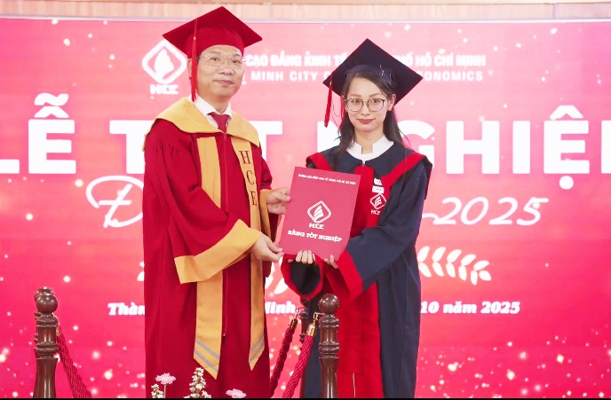 Trường cao đẳng Kinh tế TP.HCM có 106 sinh viên tốt nghiệp trước hạn
