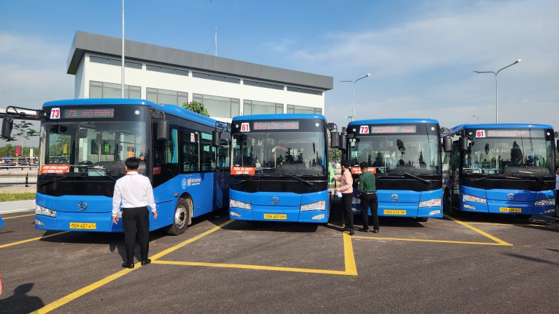 Bến xe buýt Lê Minh Xuân chính thức hoạt động