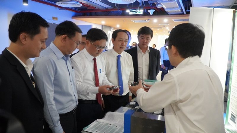 Xây dựng chính sách và giải pháp thúc đẩy phát triển ngành công nghiệp bán dẫn Việt Nam