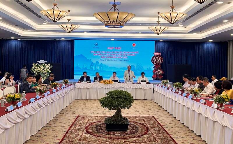 Hơn 200 đại diện cho các doanh nghiệp, nhà đầu tư tham gia buổi gặp gỡ lãnh đạo tỉnh Gia Lai