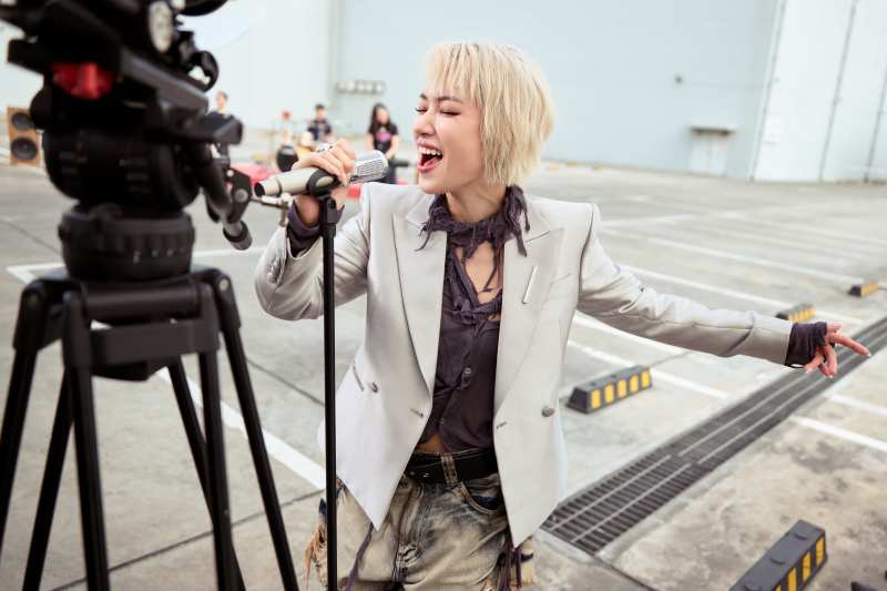 Châu Bùi trưởng thành hơn trong ca khúc mới sau màn debut đầy chú ý?