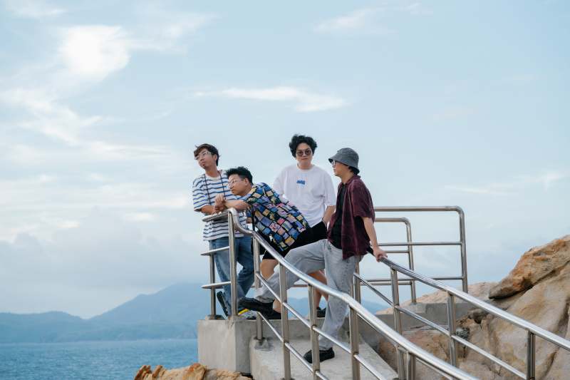 Sau album KIM, Chillies bất ngờ “đập đi xây lại”