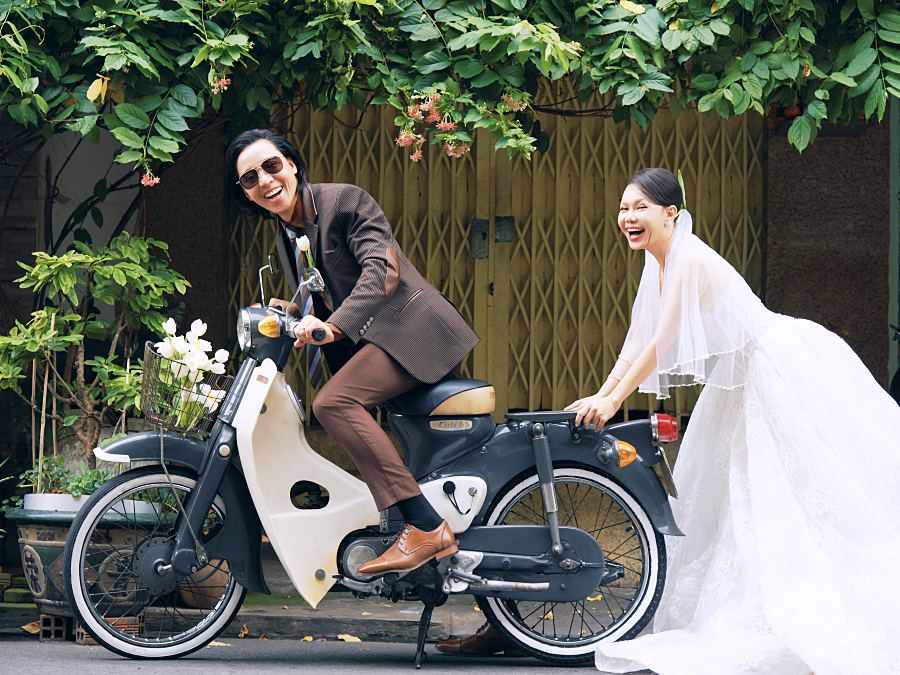 Hành Trình 20 Năm “Giữ Lửa” Hạnh Phúc Của Việt Hương – Hoài Phương