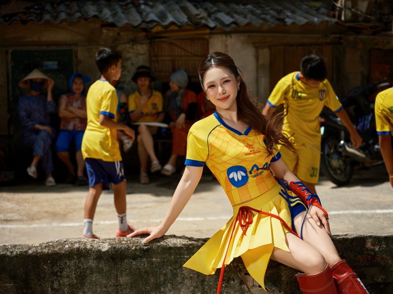 Đường Vô Xứ Nghệ Quanh Co Nhưng “gái NGHỆ” Hương Tràm Thì Không
