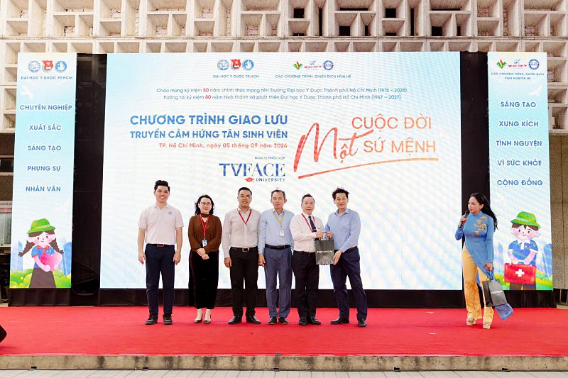 Doanh nhân Johnathan Hạnh Nguyễn: “75 tuổi tôi còn dám mơ, chẳng lẽ 20 tuổi các cháu lại không dám?”